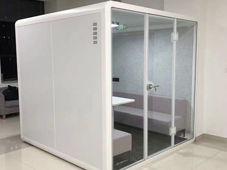 Sound isolation effect of a drum in a soundproof booth